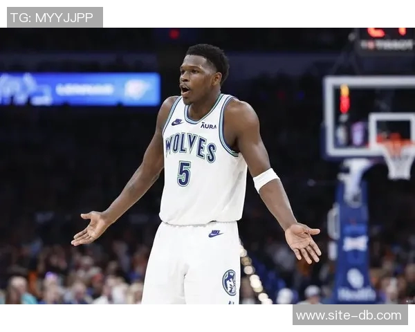 森林狼半场苦战爵士落后2分爱德华兹状态低迷戈贝尔贡献12分7篮板马卡表现抢眼拿下15分 森林狼半场苦战爵士落后2分爱德华兹状态低迷戈贝尔贡献12分7篮板马卡表现抢眼拿下15分