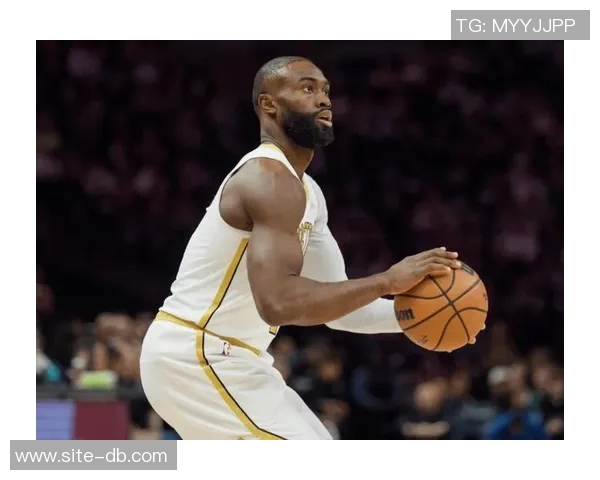 杰伦布朗全能表现31投12中砍下33分并贡献10篮板5助攻2抢断2盖帽